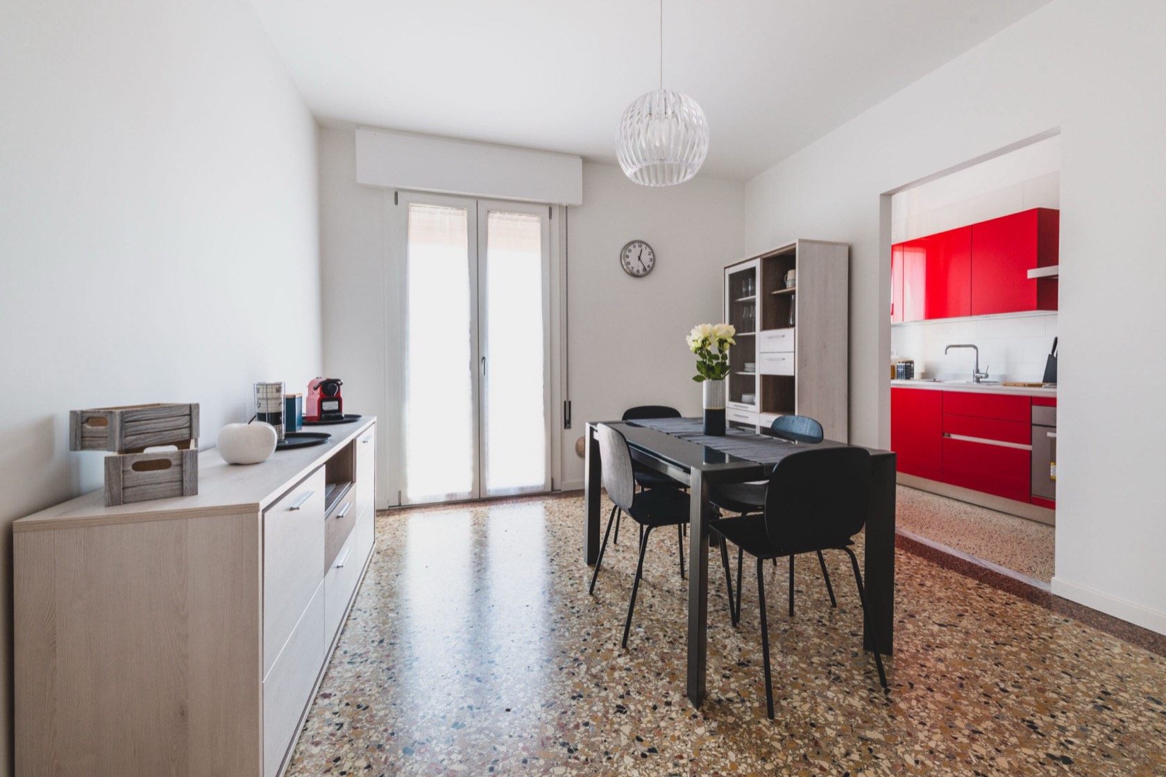 Sala di un appartamento a Mestre preparata da LaPlanning per la vendita
